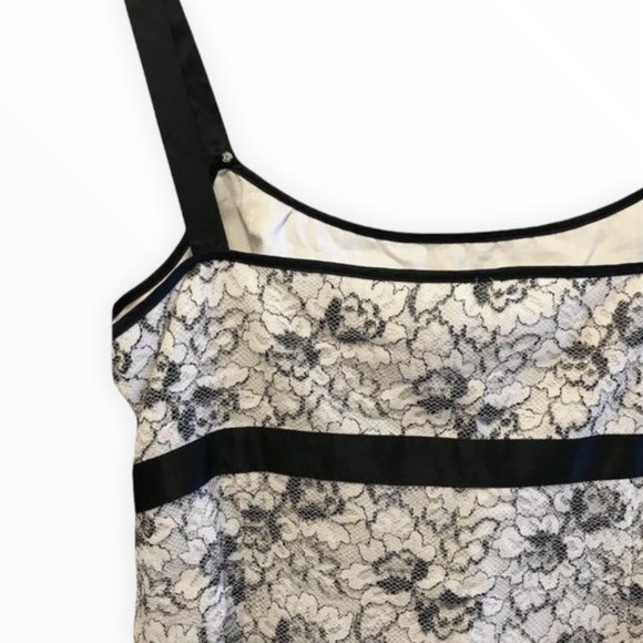 Ann Taylor | Black & White Floral Spaghetti Strap Tank Top | Sz 8 - Picture 5 of 9